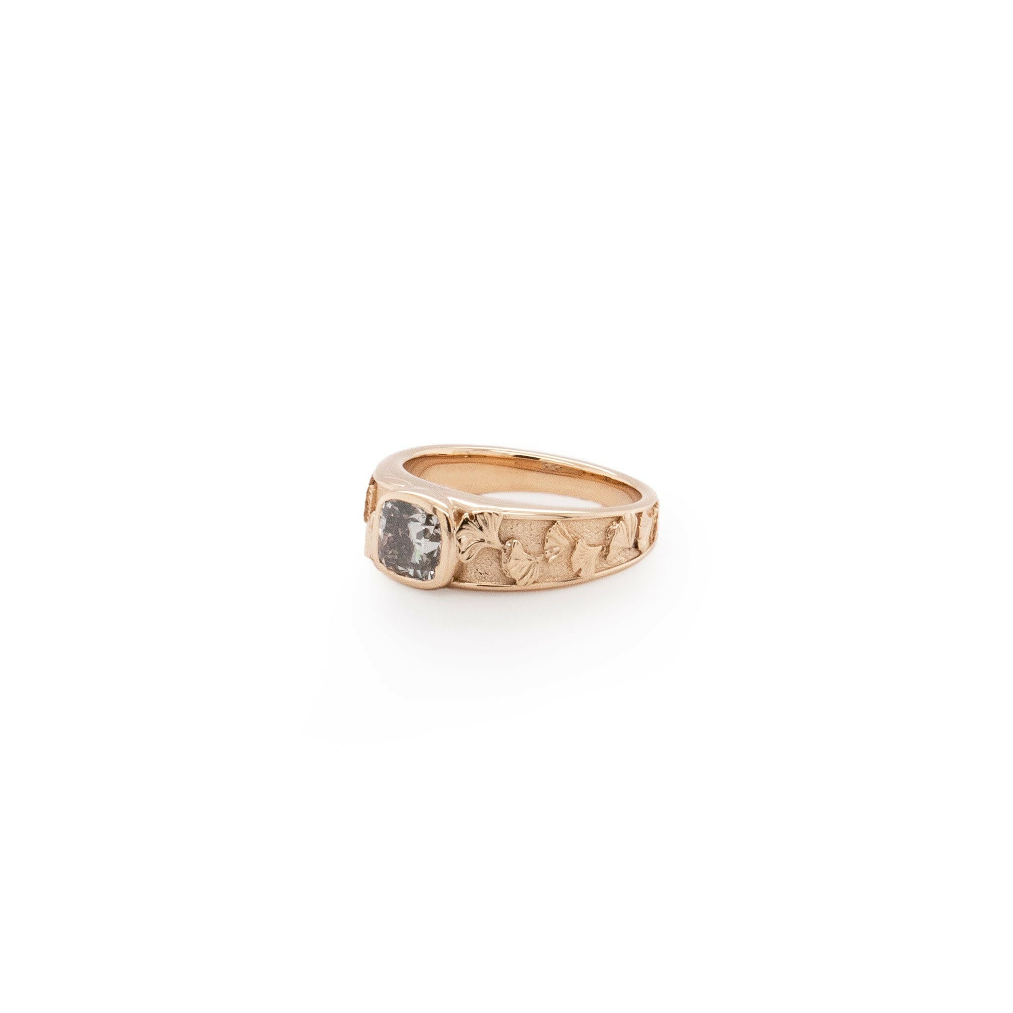 Ginkgo yellow gold ring