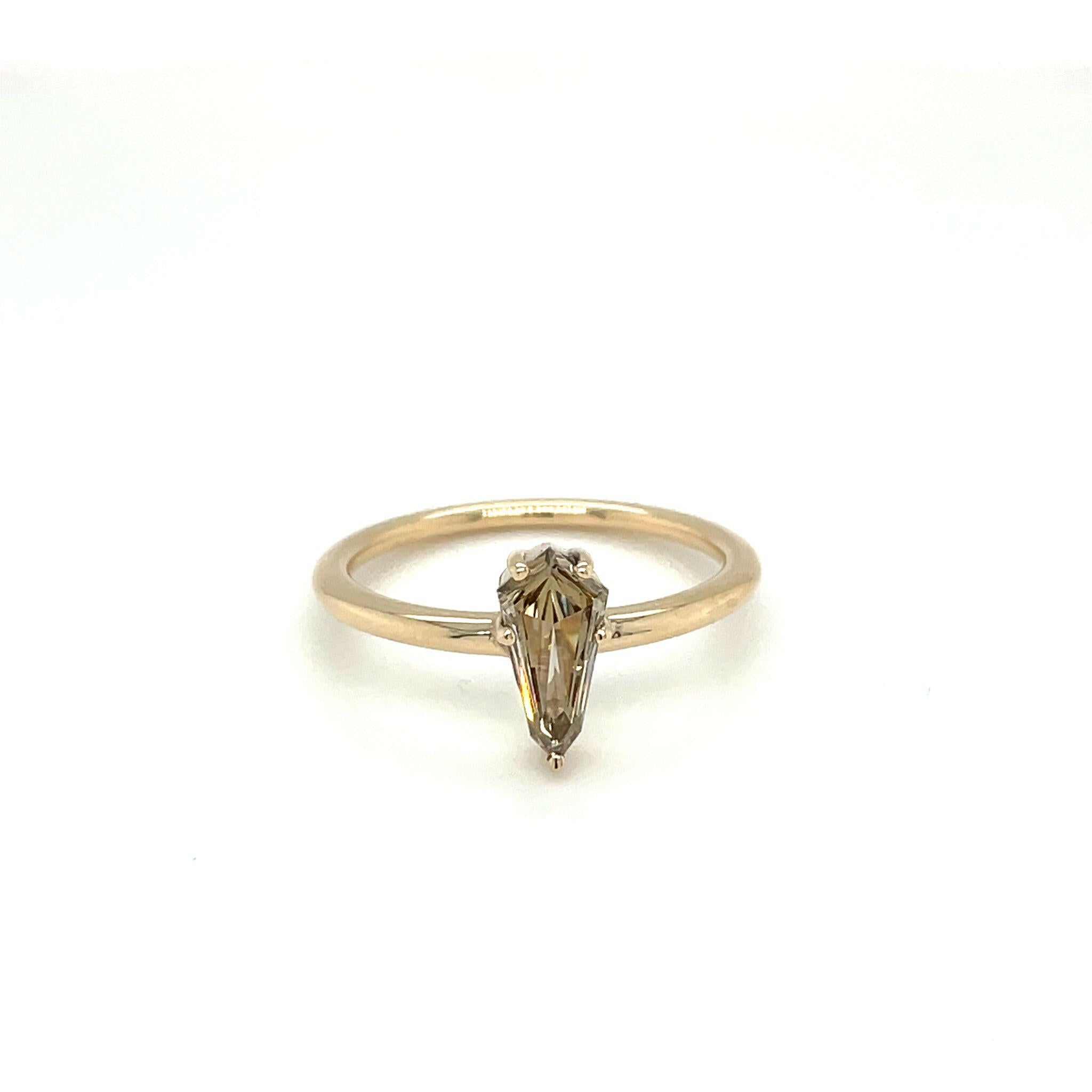 Kite shape diamond ring in yellow gold