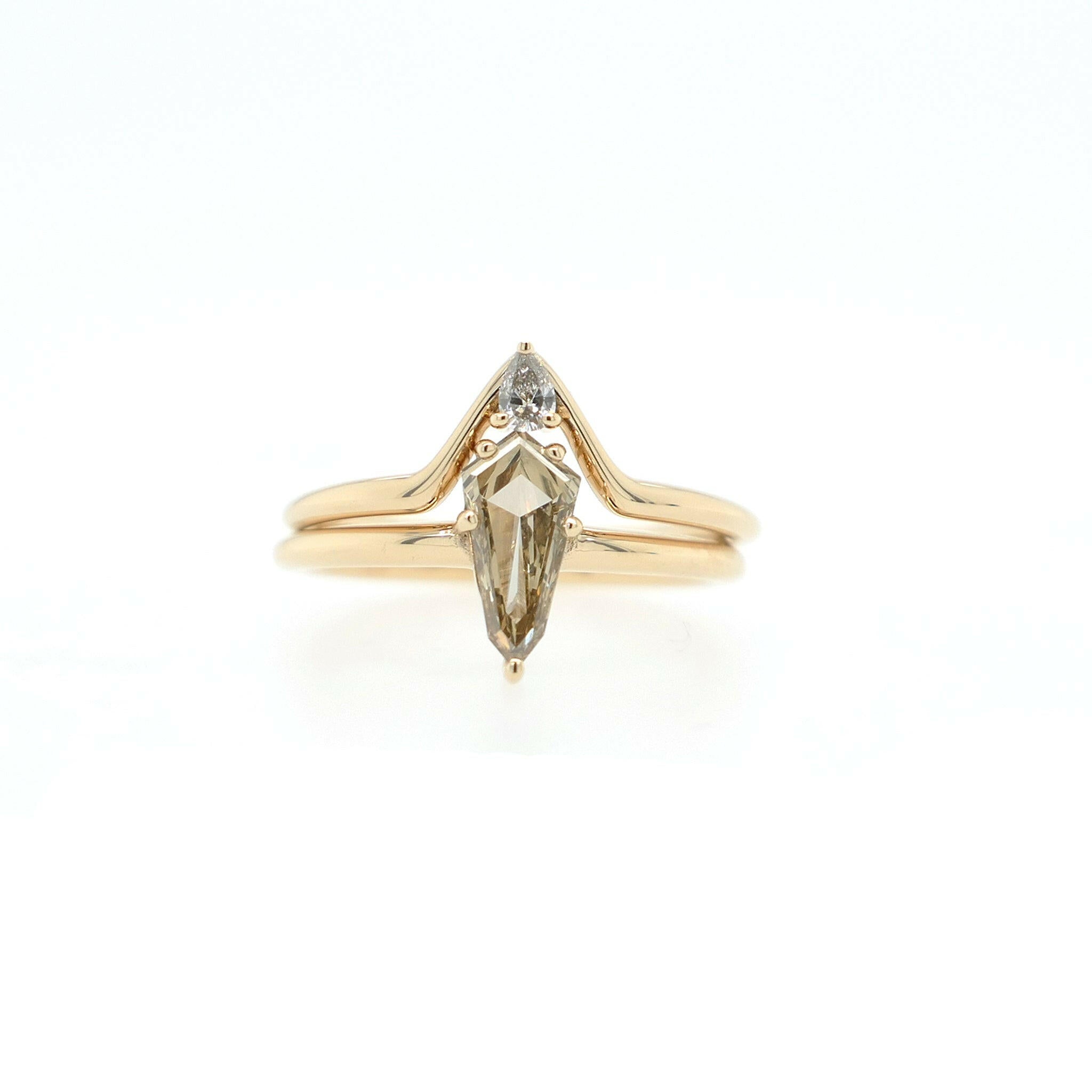 Matching Chevron band with pear diamond