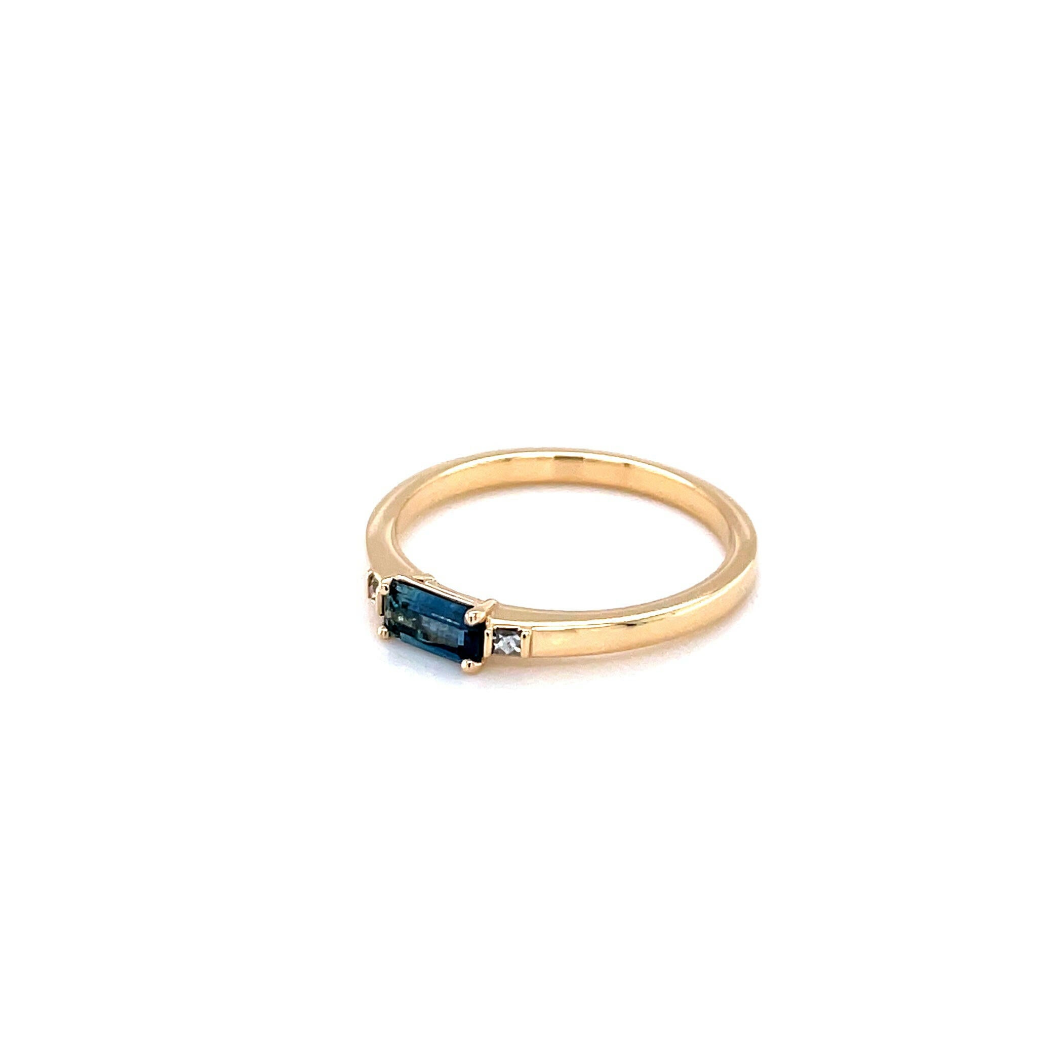 yellow gold sapphire ring