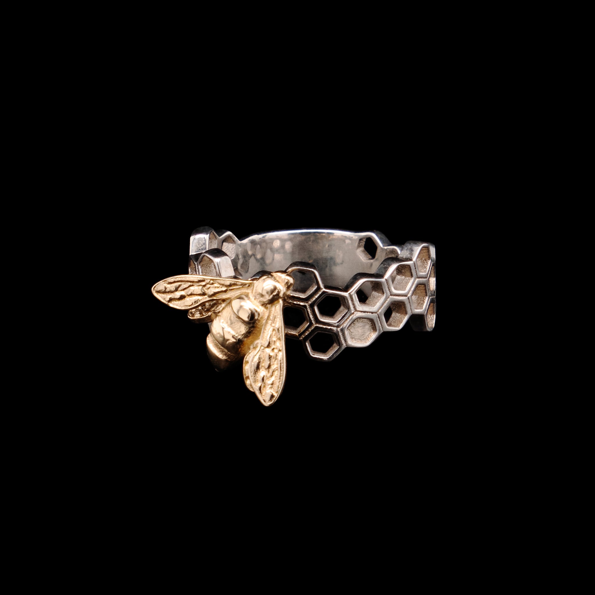 bee ring