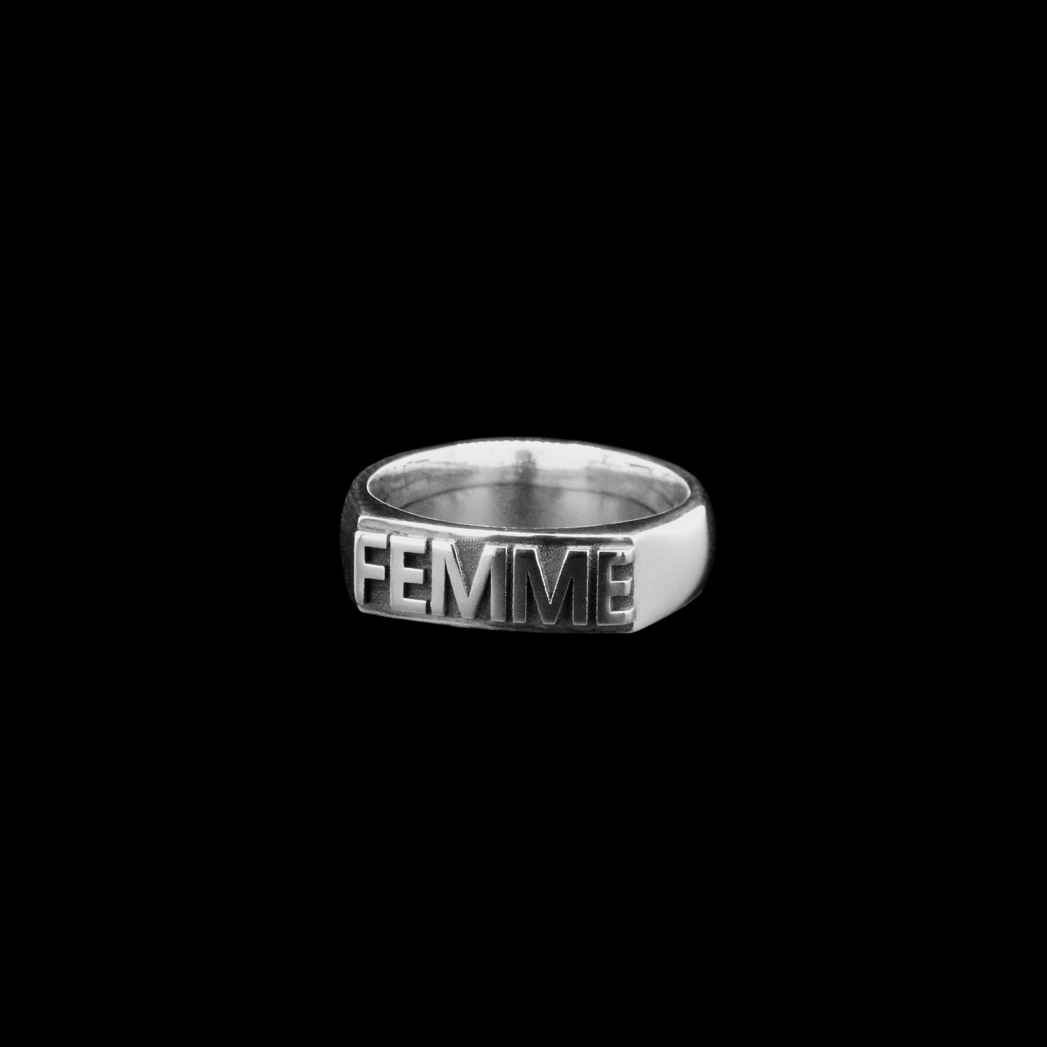 Femme Ring